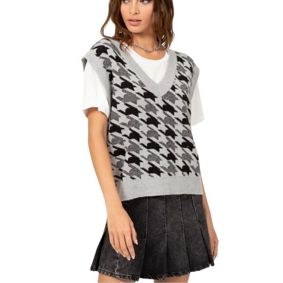 🔴2 for 40🔴 HYFVE vest gray and black houndstooth sleeveless v-neck sweater  S. - Picture 1 of 16